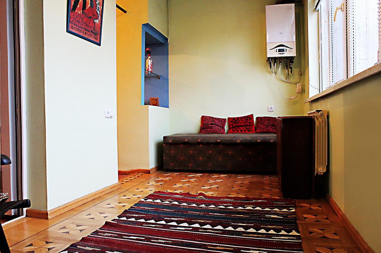 Vivid 2 Bedroom Apt. 예레반 외부 사진